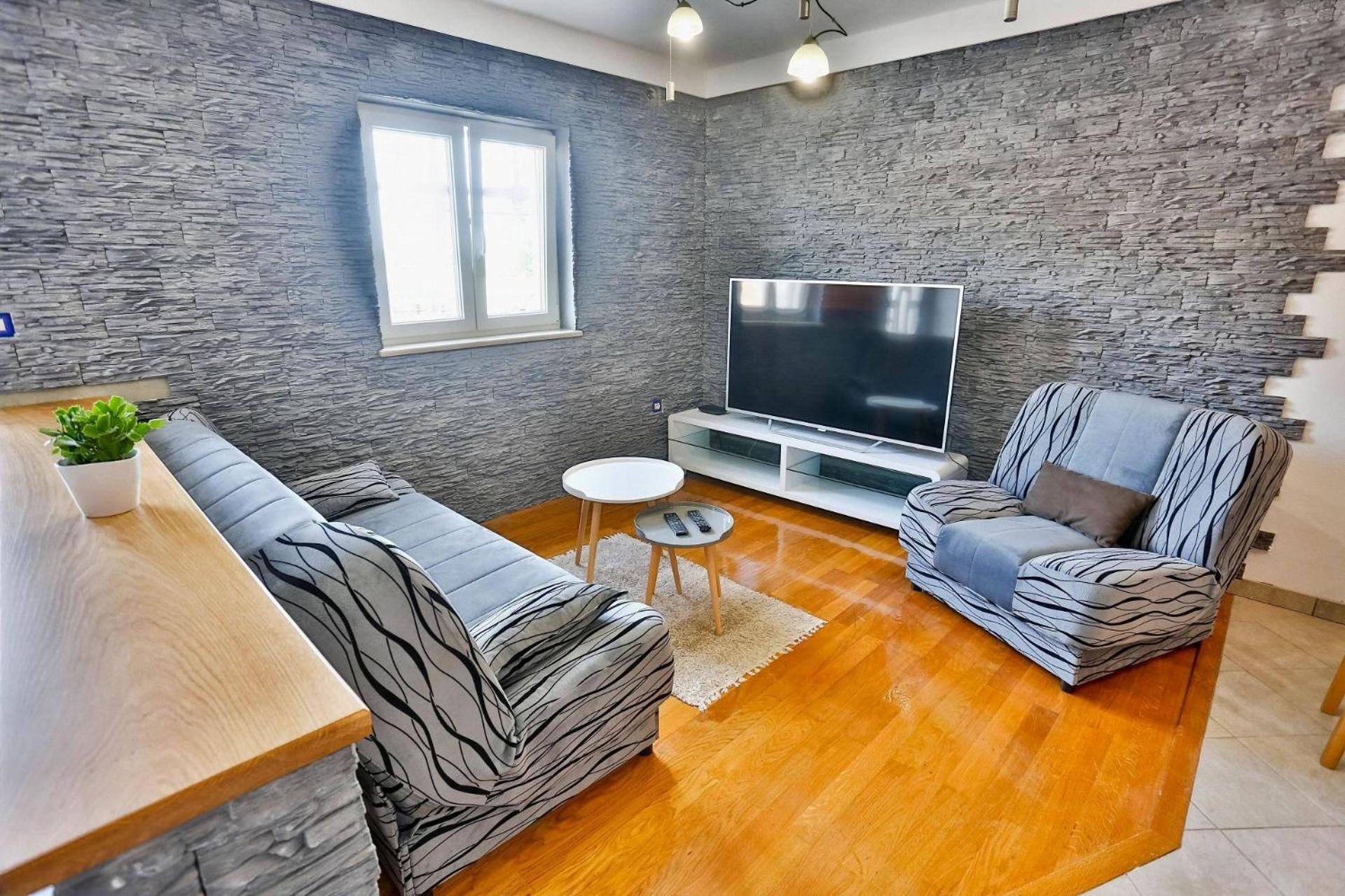Mato Apartment Sutivan